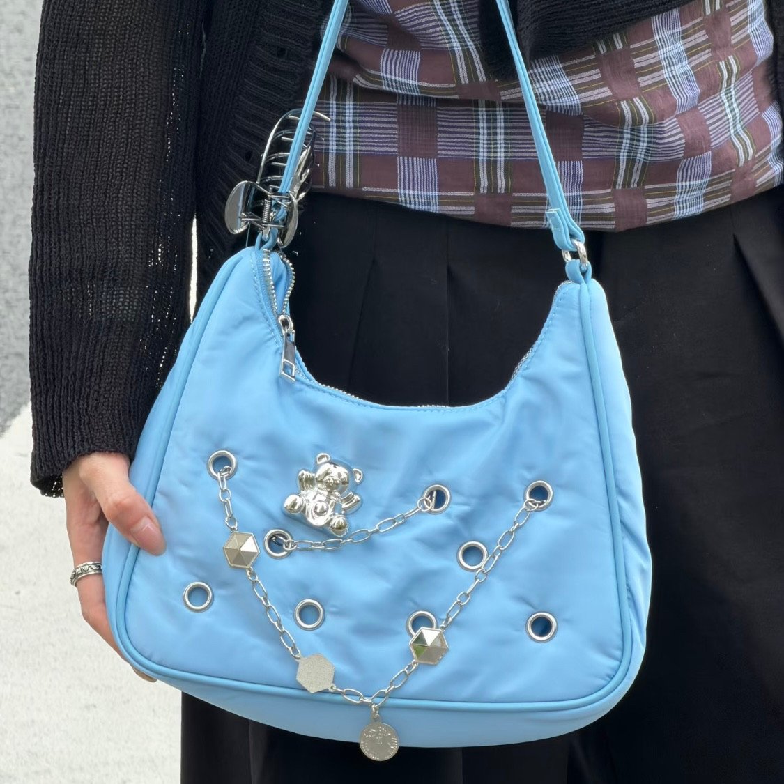 Blue single-strap perforated bag with charm, 28*75*25cm