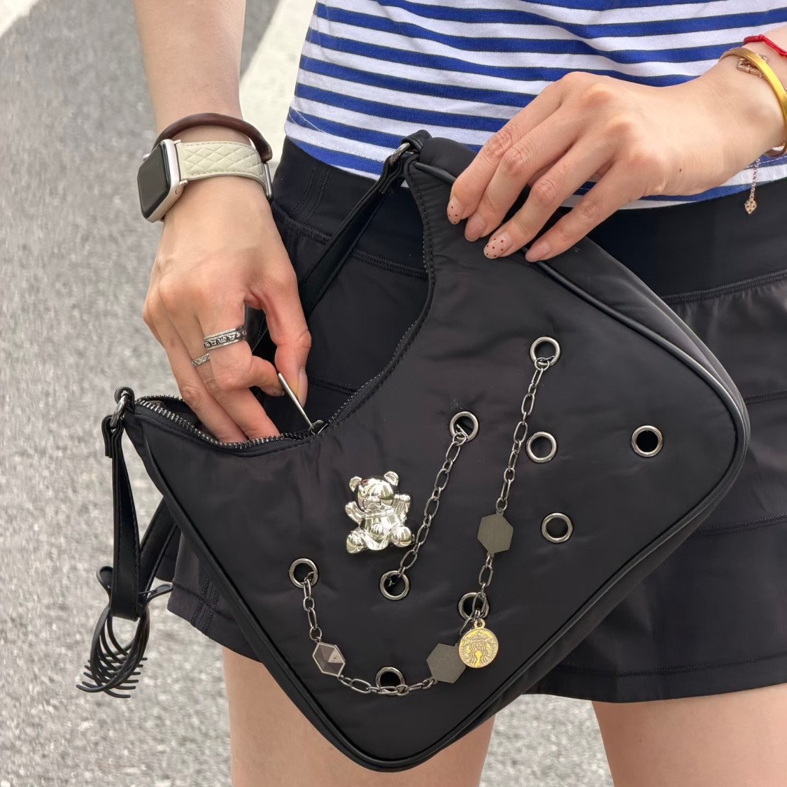 Black double-strap perforated bag with charm, 40.5*10.5*28cm