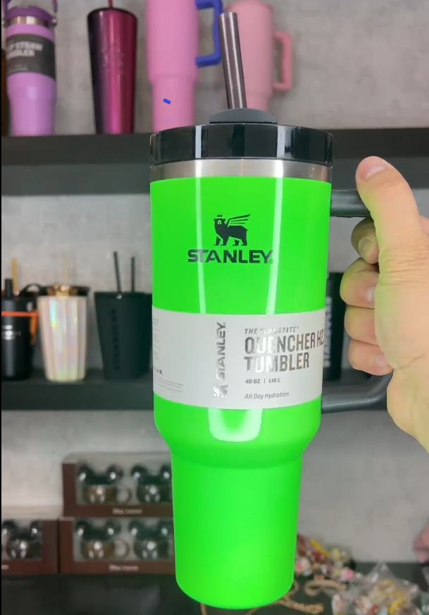 light green Stanley 1180 ml (40oz)