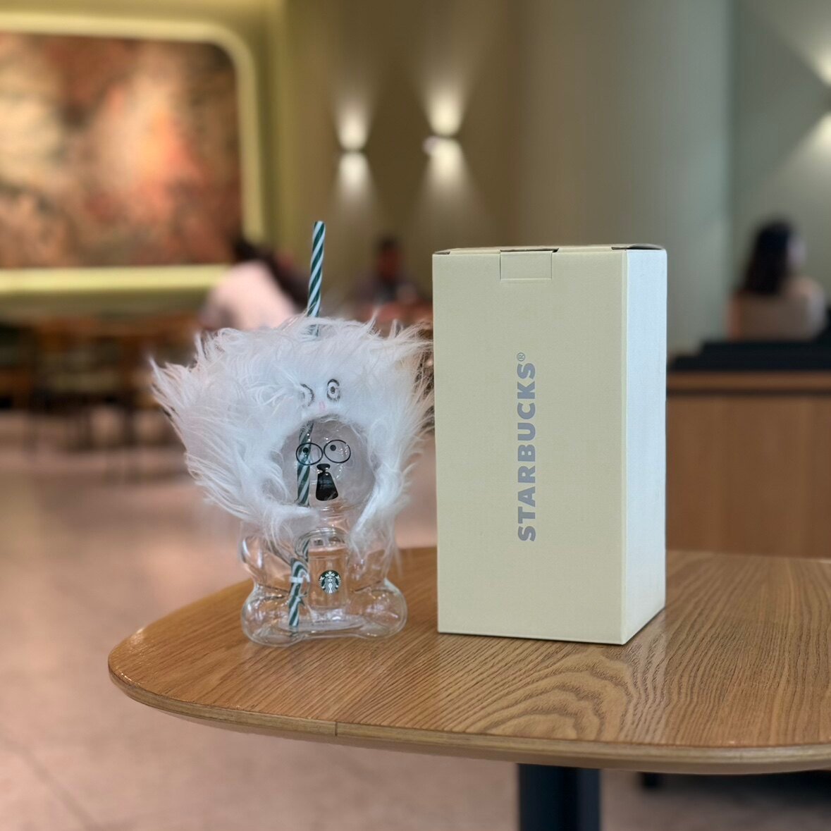  600ml white glass bear straw cup with random facial expression and headgear
