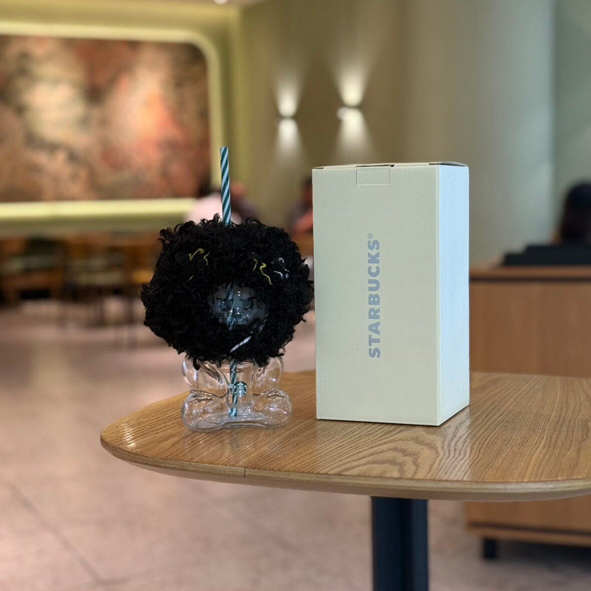 600ml black glass bear straw cup with random facial expression and headgear